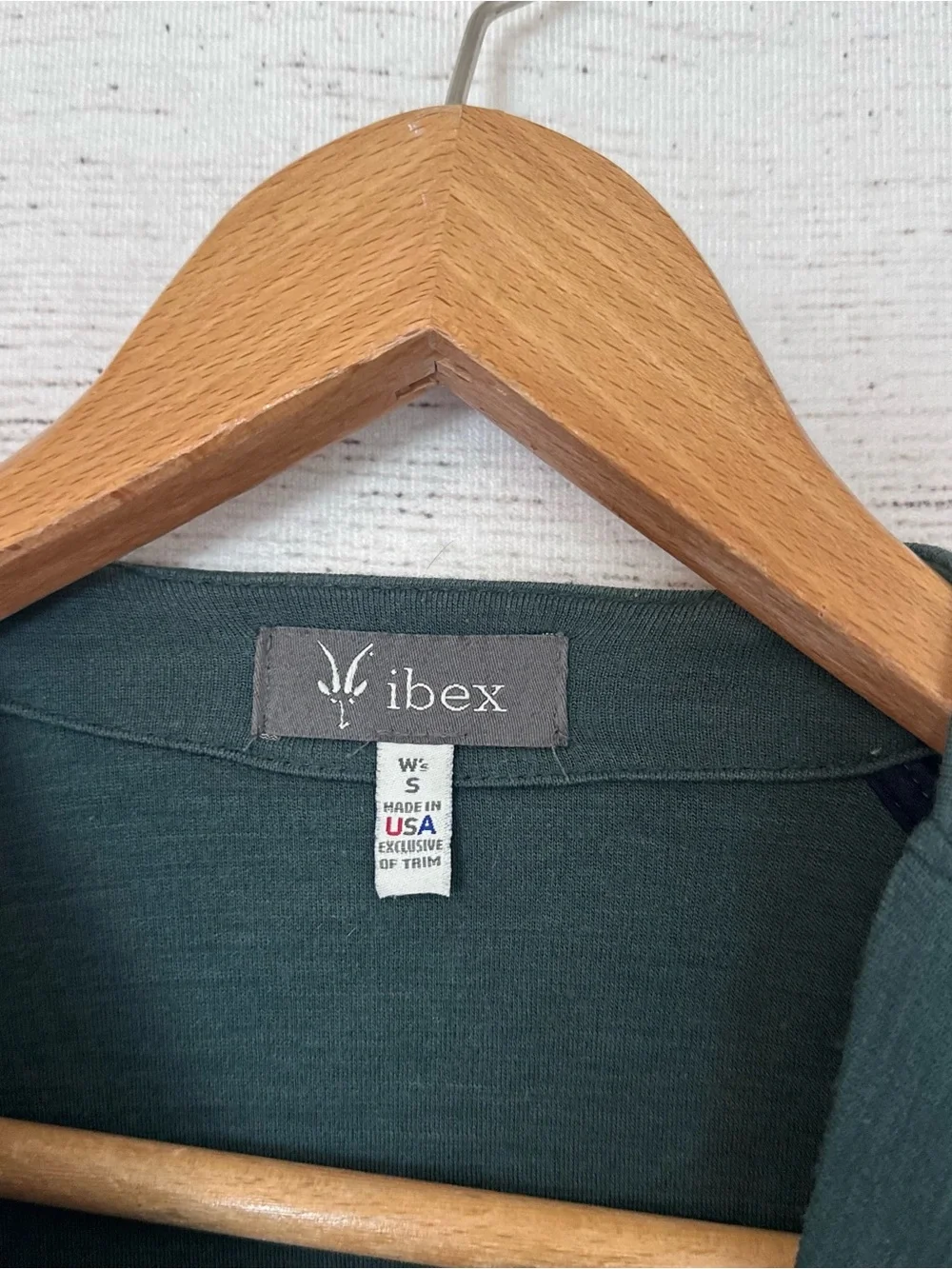 Ibex Women’s Layover Cross Wool Cardigan. - Picture 3 of 5